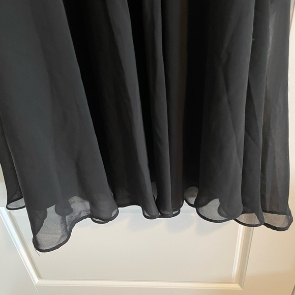 Formal halter dress. Good condition. Sequins and lace. Low back - Picture 5 of 6